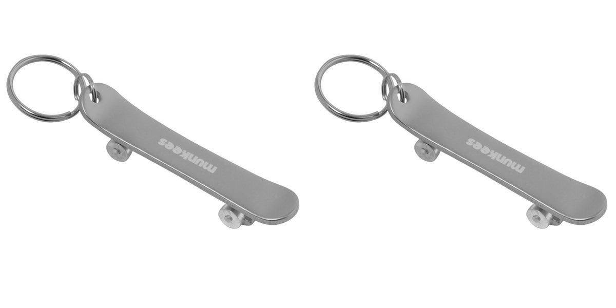 Munkees Skateboard Schlüsselanhänger Draufsicht auf das bedruckte Deck