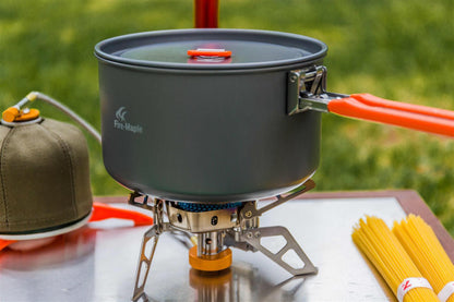 Fire-Maple FEAST 4 Set im Einsatz auf Campingkocher in der Natur