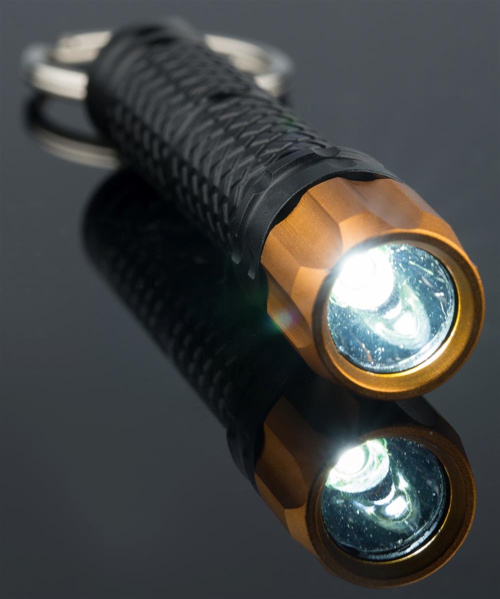 Munkees Mini LED Taschenlampe Detailansicht Aluminiumgehäuse gebürstet