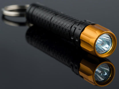 Munkees Taschenlampe 1W Schalter und Batteriefach Nahaufnahme