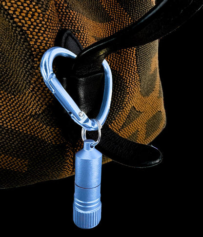 Munkees Mini LED Taschenlampe blau Karabiner geöffnet Detailansicht