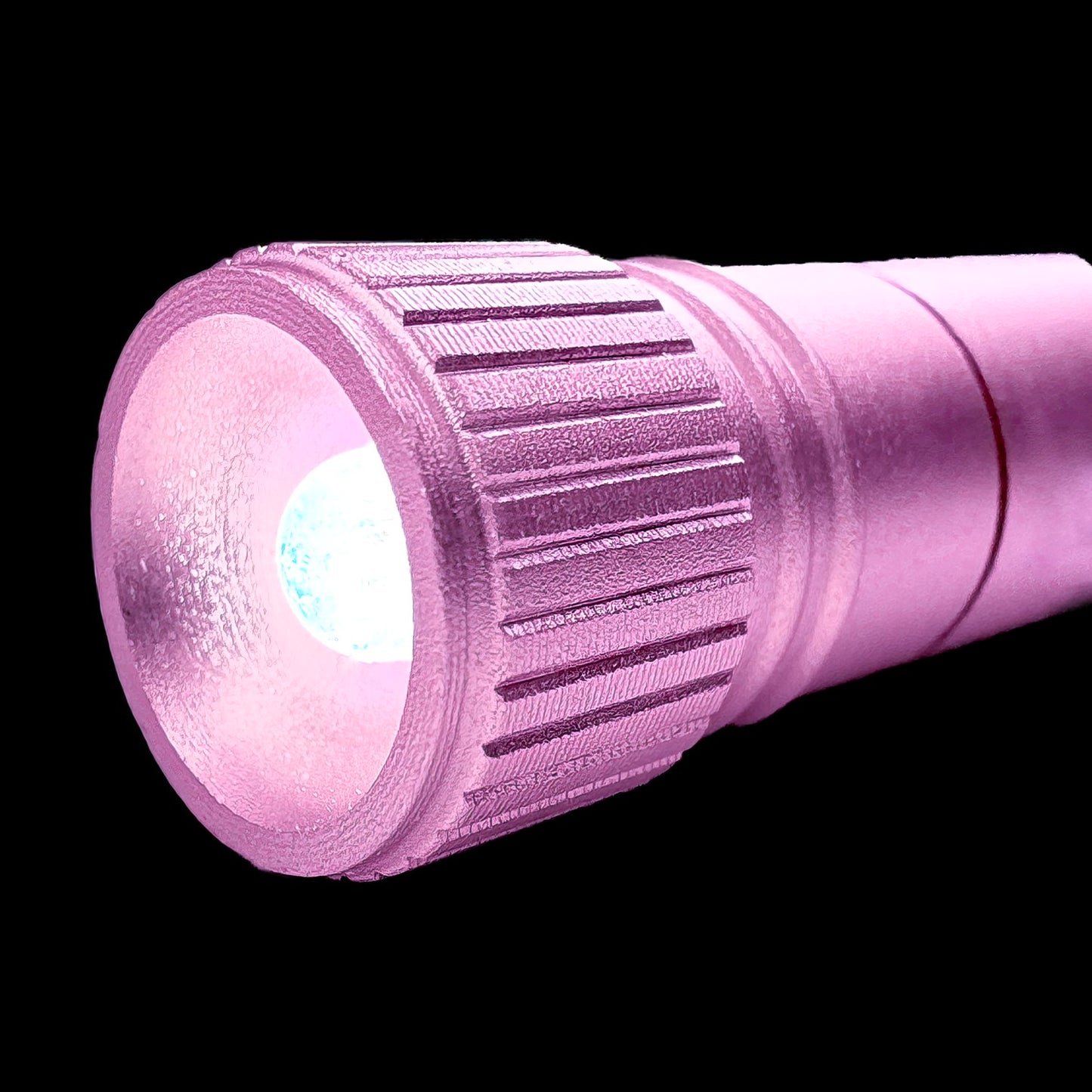 Mini LED Taschenlampe munkees pink leuchtend in der Hand