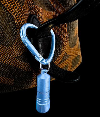 Munkees Taschenlampe Herz-Karabiner blau am Schlüsselbund befestigt