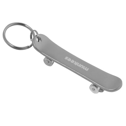 Munkees Skateboard Schlüsselanhänger Nahaufnahme der Holz-Deck-Optik