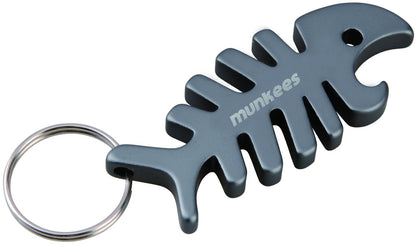 Flaschenöffner Fisch munkees Rückseite mit graviertem Detail