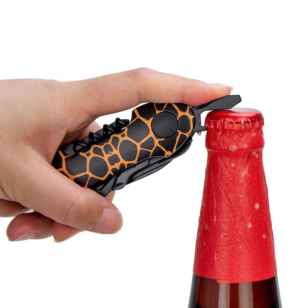 munkees Taschenmesser Giraffe Giraffenmotiv auf dem Griffstück Nahaufnahme