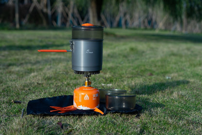 Fire Maple Island Campingkocher im Outdoor-Einsatz auf Felsen in der Natur