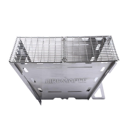 Maverick steckbarer Holzgrill mit 4 Paneelen und Grillgitter aufgebaut