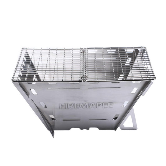 Maverick steckbarer Holzgrill mit 4 Paneelen und Grillgitter aufgebaut