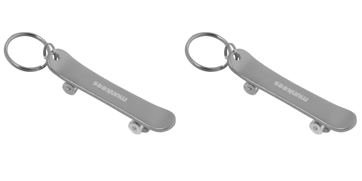 Munkees Skateboard Schlüsselanhänger Draufsicht auf das bedruckte Deck