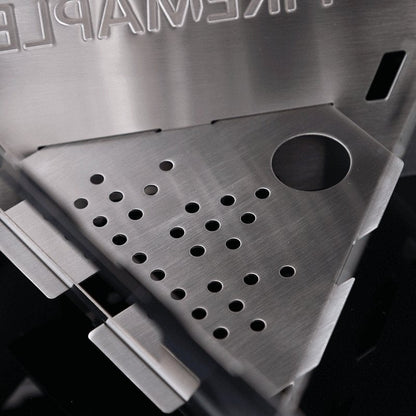 Maverick Holzgrill Triangle Verpackung mit Zubehör und Aufbauanleitung