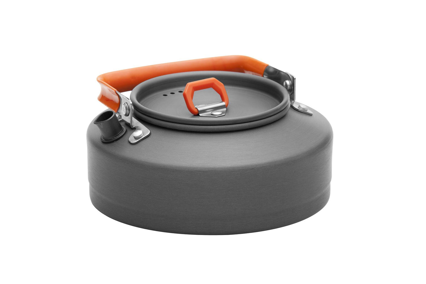 Feast T3 Orange Kessel auf Campingkocher beim Wasserkochen im Freien
